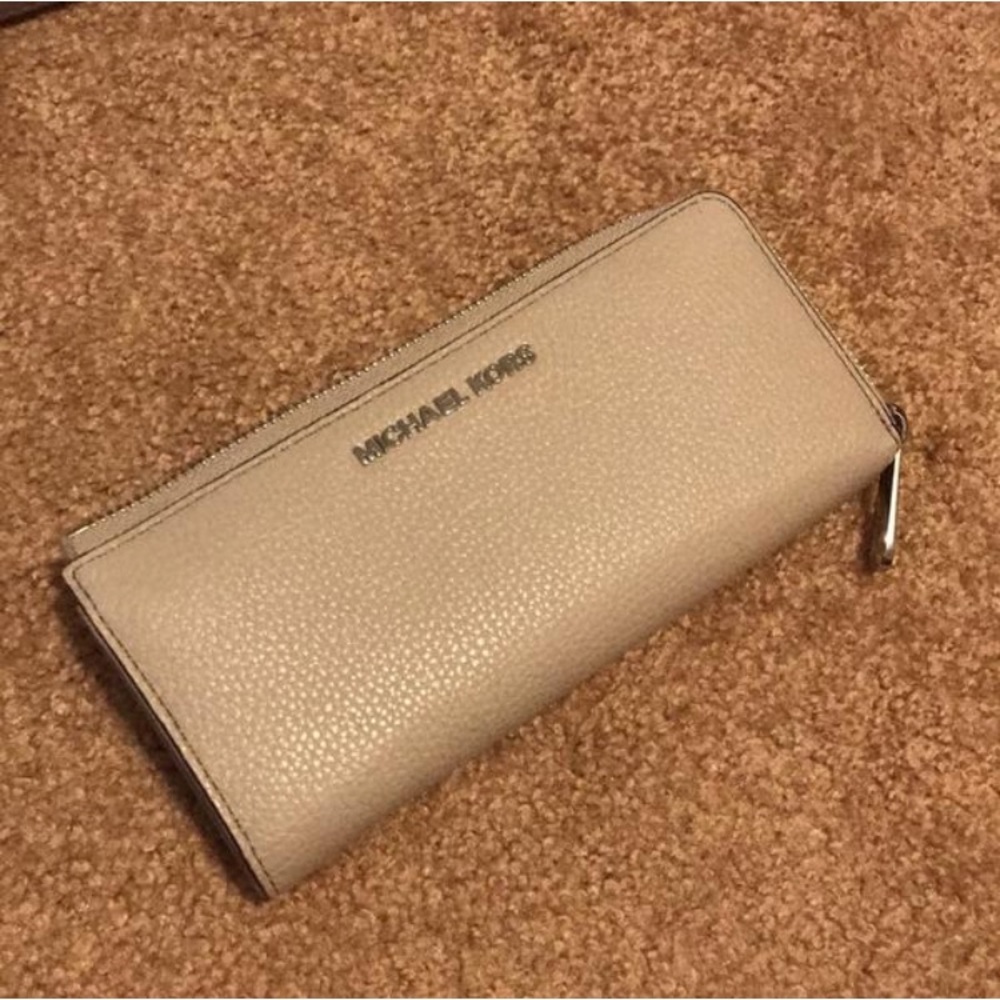 Unique Ends Michael Kors Wallet